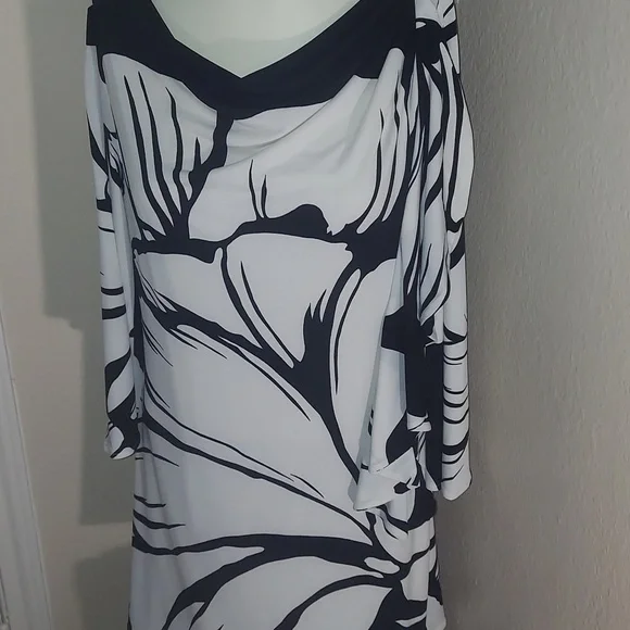 White House Black Market. Artistic – Bold – Sophistic Long Sleeve Dress NNT - Picture 3 of 8